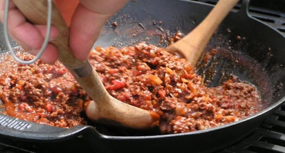 How To Cook Chilli Con Carne In The Weber Gourmet Barbecue System (GBS) Wok Accessory