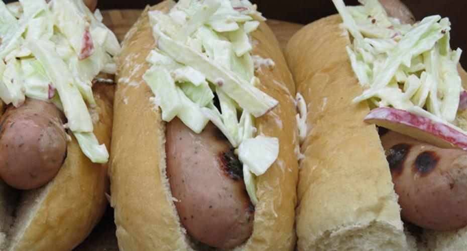 How To Cook Cumberland Sausage Hot Dogs With Apple Slaw On The Weber Q1200 Gas BBQ