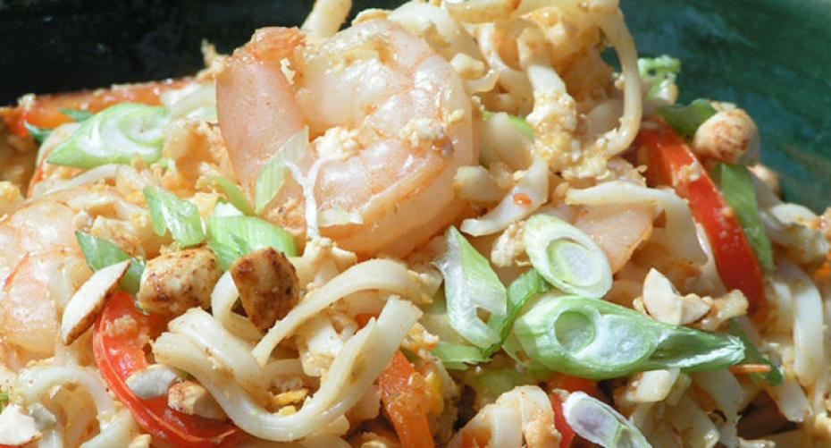 How to cook King Prawn Pad Thai on the Weber Spirit II E-310 gas BBQ