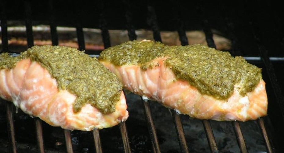How To Cook Hot Smoked Salmon With Pesto On The Traeger Wood Pellet Pro 22 Grill