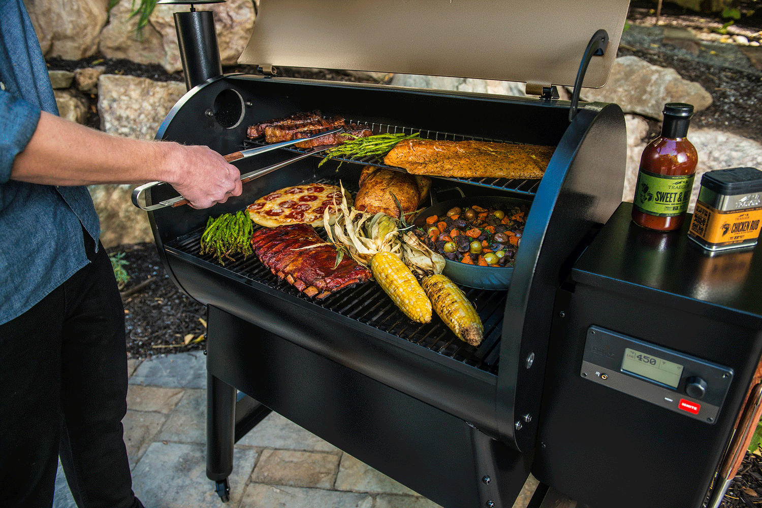 Pro-780_People-at-grill_005_0.gif